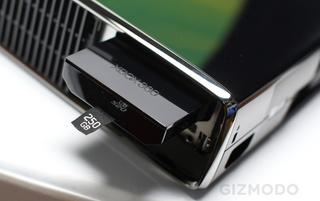 Illustration for article titled The New Xbox 360 in Person: So Glossy It Hurts
